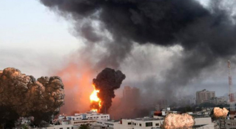 Hamas lan&ccedil;a foguete em cidade de Israel nesta sexta (27), situa&ccedil;&atilde;o deixou feridos, mas teve poucas v&iacute;timas. Segundo artefato militar foi interceptado por arma israelense