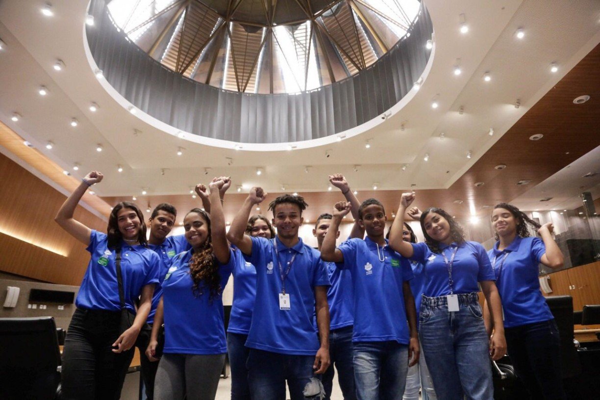 Empresas podem ajudar no projeto social dando oportunidades de trabalho aos jovens