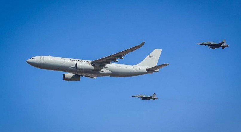 Avião da FAB chega com primeira leva de brasileiros resgatados de Israel, até o presente momento foram contabilizadas duas mortes de brasileiros no país. Novo avião já foi enviado na tarde de terça (10)