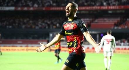 Alisson Cassiano comemora gol contra o São Paulo, no Morumbi, pelo Sport