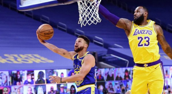 Stephen Curry e LeBron James voltam a se enfrentar na NBA
