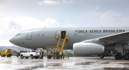 Aeronave KC-30 da FAB é uma das que vem sendo usadas para as operações de repatriação de brasileiros