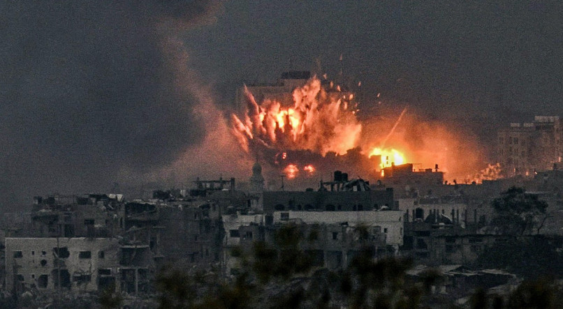 Bombardeio israelense no norte da Faixa de Gaza. Milhares de pessoas, tanto israelenses quanto palestinos, morreram desde 7 de outubro de 2023