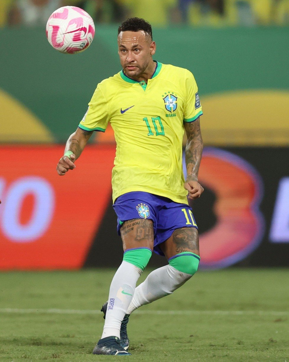 Neymar melhor que Rivaldo? Veja títulos, premiações e compare