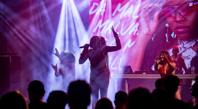 Baile da Brota (com DJ Vands) convidou a cantora Rayssa Dias para o palco Baile da Amada, do Festival MADA, realizado na Arena das Dunas, em Natal (RN)