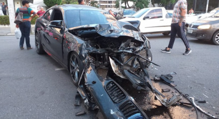 Violenta colisão de trânsito em Boa Viagem, na Zona Sul do Recife