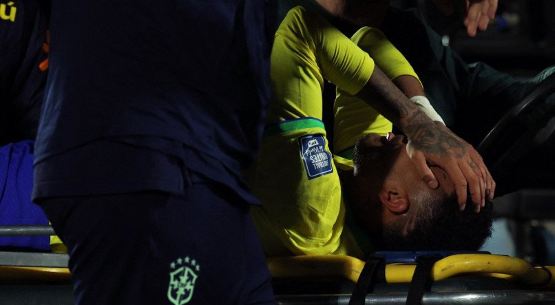 Neymar se lesionou no jogo entre Brasil e Uruguai pelas Eliminatórias