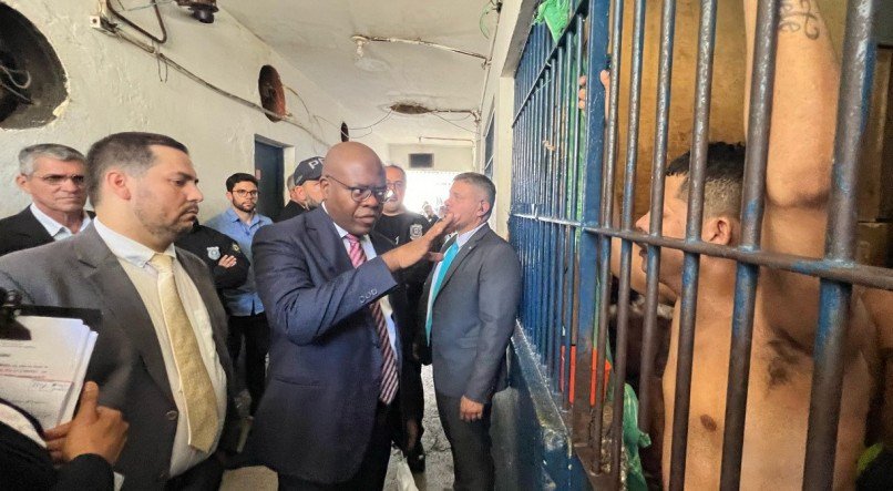 Comitiva ministerial observou problemas e melhorias nas unidades prisionais do Curado
