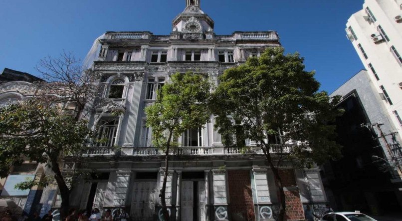 Palacete se encontra em ruínas após anos de promessas não cumpridas pelo Governo de Pernambuco