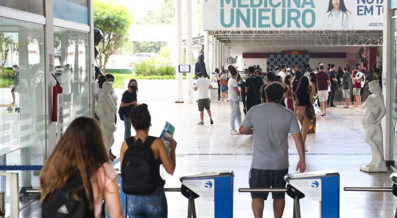 Os estudantes que fizeram o Enem podem ainda concorrer a vagas em instituições de ensino fora do Brasil