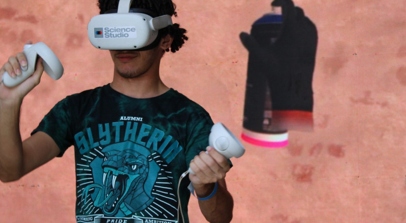 Participantes do REC'n'Play tiveram acesso ao metaverso com óculos VR e controles Touch.