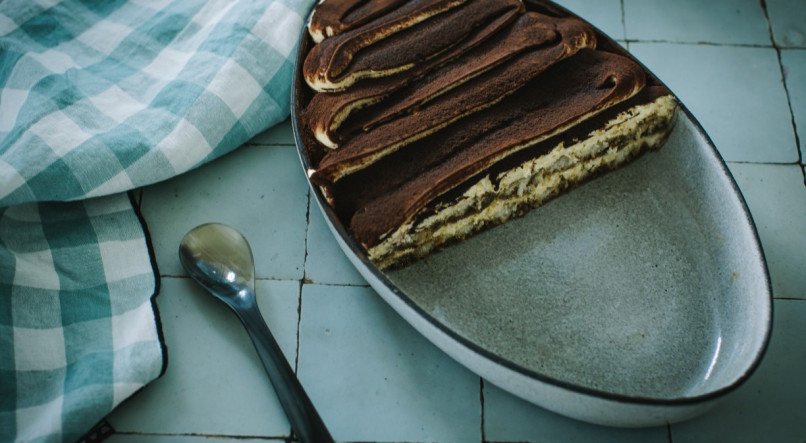 Confira a receita completa de tiramisu fácil de fazer.