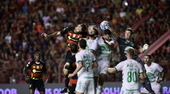 Sport contra a Chapecoense pela Série B do Brasileiro