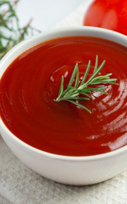 Aprenda truque para tirar a acidez do molho de tomate caseiro