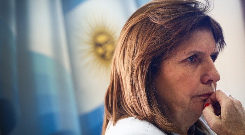 Patricia Bullrich, que ficou em terceiro lugar no primeiro turno das eleições na Argentina, vai apoiar Milei no segundo turno