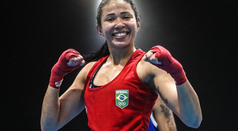 A atleta Caroline Barbosa de Almeida, a Carol Naka, representa Pernambuco no boxe feminino do Pan-Americano 2023