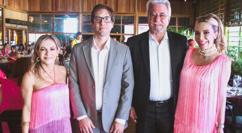 Luciana Lócio e Bia Guirão com Carlos Eduardo Caiado e João Esberard, no comando do Almoço Rosa no Terraço Carvalheira, em prol do Hospital Oswaldo Cruz