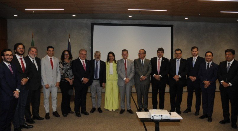 Almoço proposto pela governadora, Raquel Lyra, com deputados federais, senadores e ministros pernambucanos 