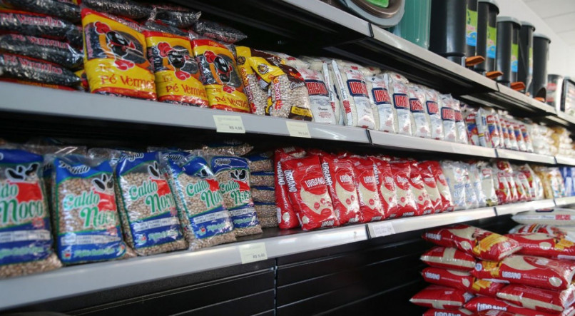 Custo da cesta básica Abrasmercado, composta por 35 produtos de largo consumo, caiu em todas as regiões do país