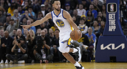 O Golden State Warriors, de Stephen Curry, visita o Sacramento Kings nesta sexta (27) pela temporada regular da NBA