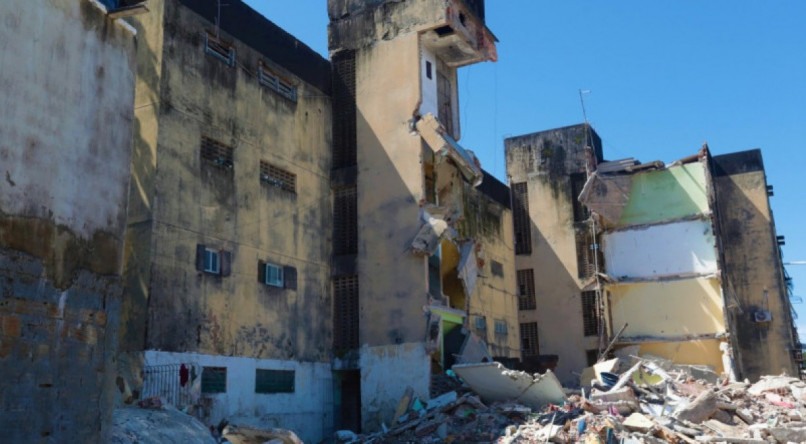 Conjunto Beira-Mar, que desabou e matou 14 pessoas, no Janga