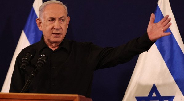 Netanyahu adotou um tom desafiador e disse que Israel desferiu "golpes devastadores"