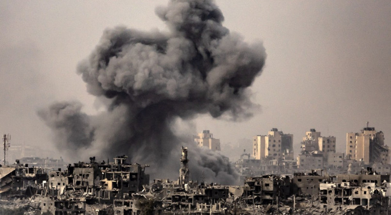 Israel ampliou na sexta-feira (28) os ataques à Faixa de Gaza