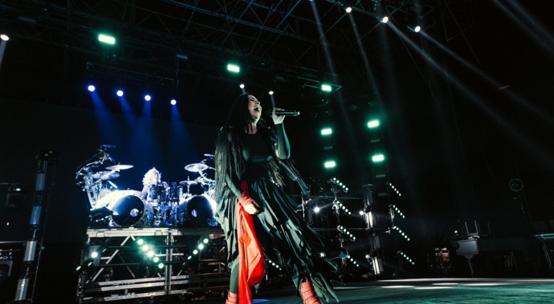 Evanescence durante show da The Bitter Truth Tour no Classic Hall, no Recife