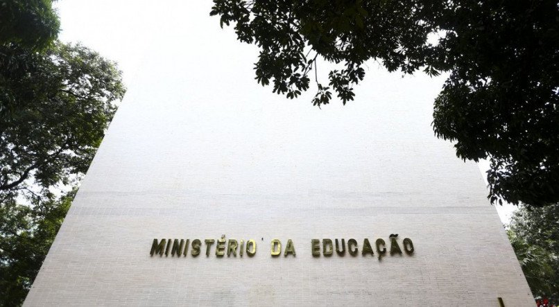  A previsão do ministro da Educação, Camilo Santana, é que o Projeto de Lei seja enviado ao legislativo federal ainda em novembro