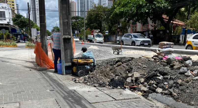Obras provocam congestionamentos quilométricos no Recife
