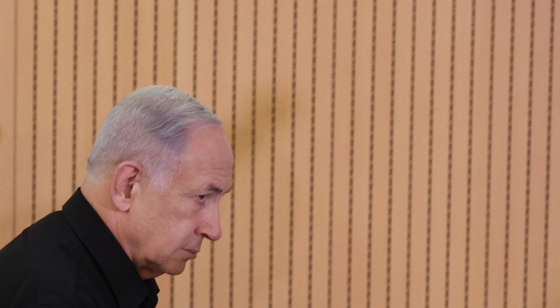 O primeiro-ministro israelense, Benjamin Netanyahu, durante conferência de imprensa na base militar de Kirya, em Tel Aviv