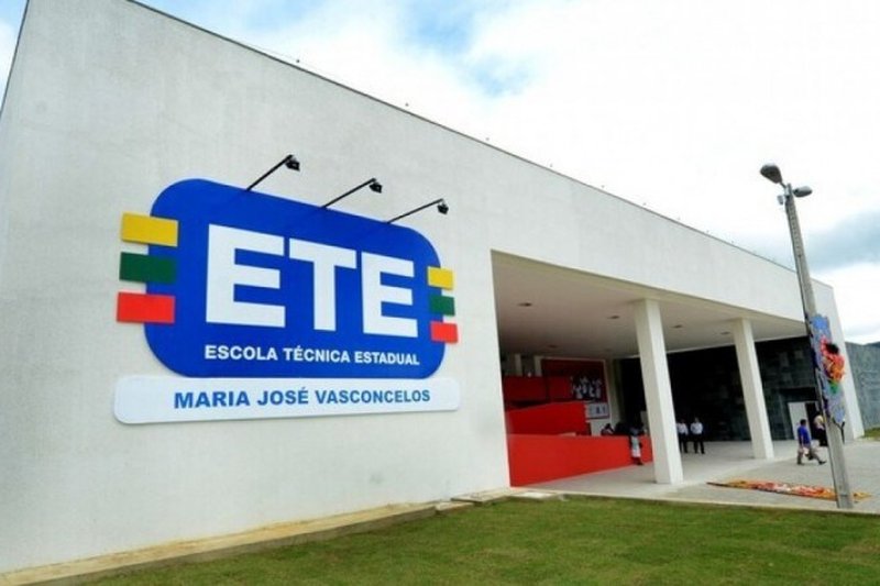 Fachada da Escola Técnica Estadual Maria José Vasconcelos