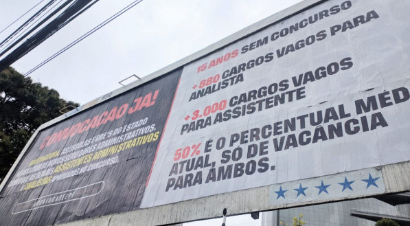 Concursados apelaram para outdoor nas ruas do Recife para sensibilizar governo do Estado