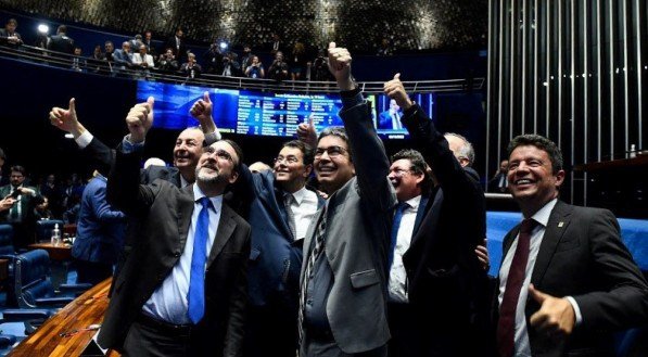 Comemoração da aplicação da PEC 45 que iniciou a Reforma Tributária.