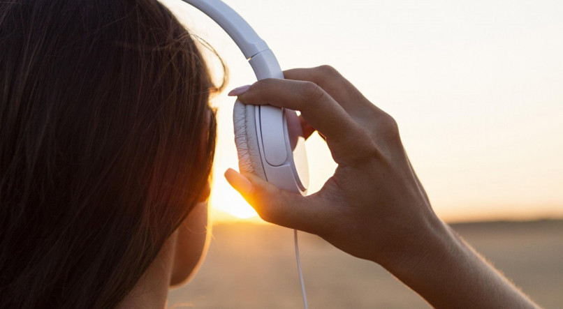 Fones de ouvido são pequenos amplificadores, que, se usados de forma incorreta, podem levar à chamada perda auditiva adquirida