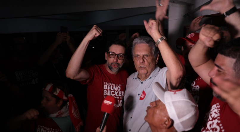 Bruno Becker comemora eleição como presidente do Náutico ao lado de Aluísio Xavier