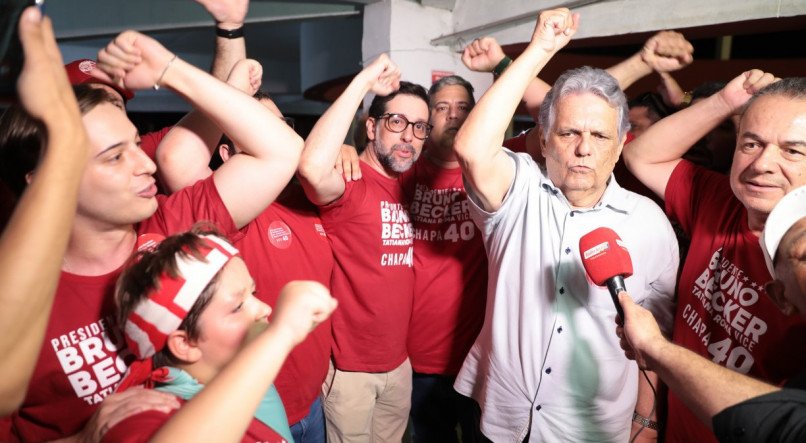 Bruno Becker comemora eleição como presidente do Náutico ao lado de Aluísio Xavier