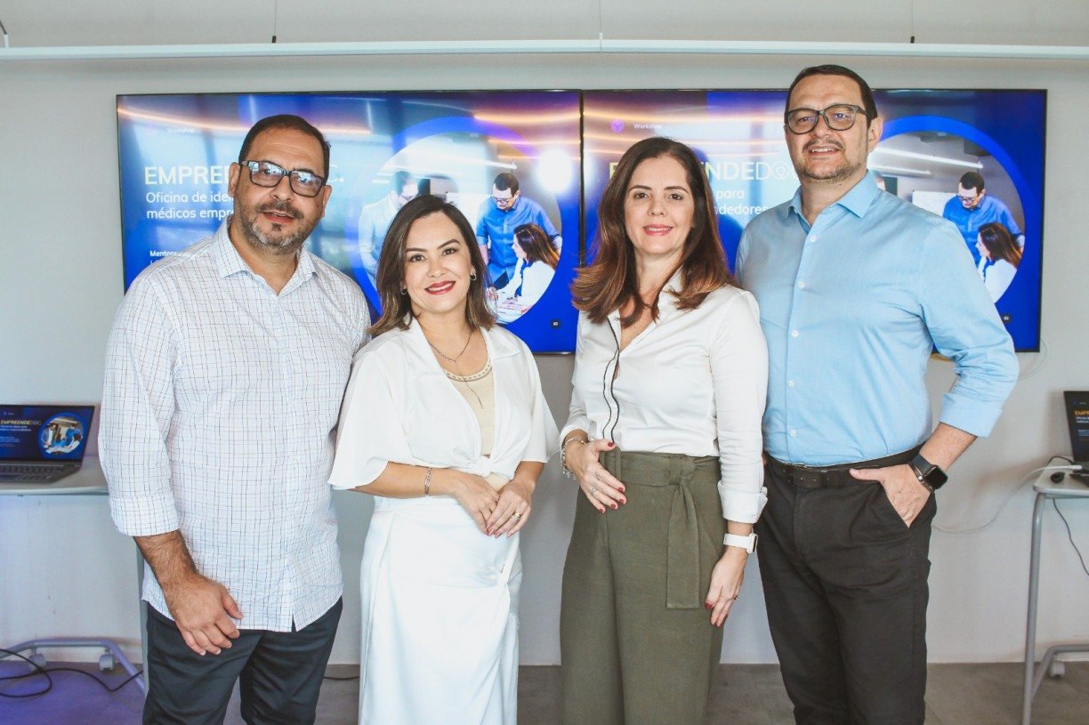 Lúcio Costa, Daniele Nunes, Carla Borba e Alexandre Gomes celebram o sucesso da primeira edição do EmpreendeDoc, evento voltado para o empreendedorismo médico Dayvison Nunes