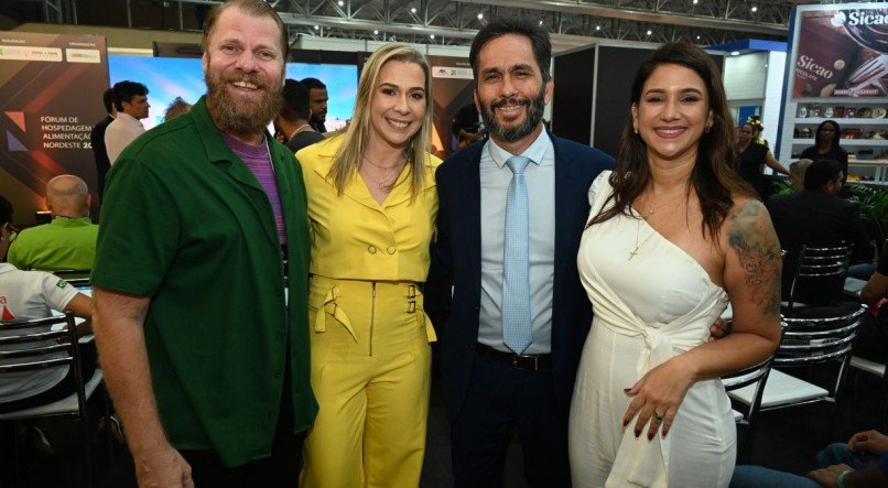 Carol Baía, Tatiana Menezes e Rodrigo da Fonte, da Insight Feiras & Negócios, durante a HFN - Hotel & Food Nordeste realizada no Pernambuco Centro de Convenções.