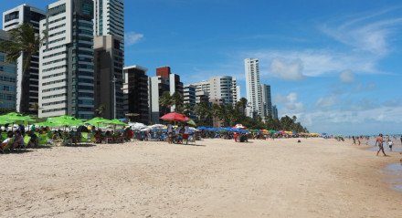 MOVIMENTAÇÃO NO FERIADO DO 15 DE NOVEMBRO. PRAIA DE BOA VIAGEM, RECIFE ANTIGO, PARQUE DA JAQUEIRA E EXPOSIÇAO DE ANIMAIS DO CORDEIRO.