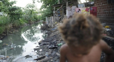 Levantamento aponta que 46,2% das moradias brasileiras têm algum tipo de privação no saneamento