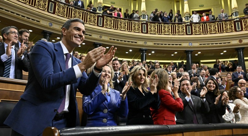 O primeiro-ministro em exercício da Espanha, Pedro Sanchez, venceu uma votação parlamentar para eleger o próximo primeiro-ministro da Espanha