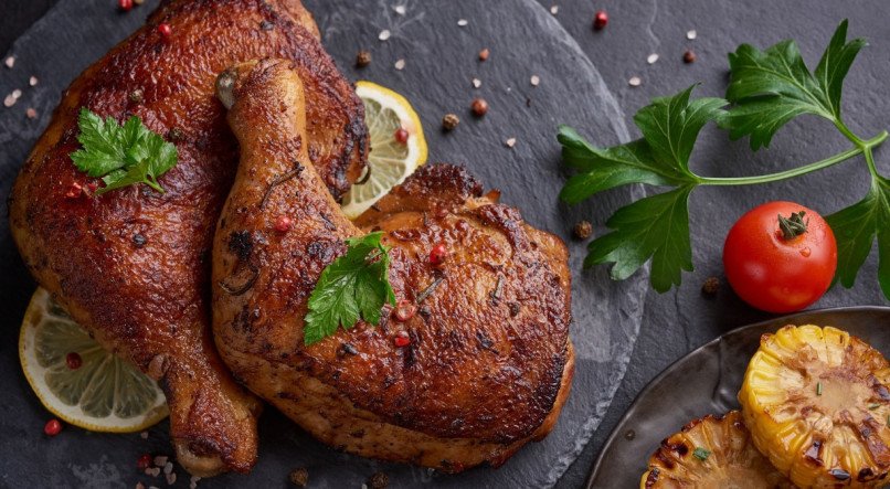 Sobrecoxa de frango assada