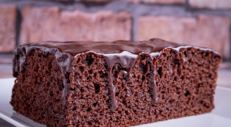 Aprenda como fazer bolo de chocolate no microondas fofinho e delicioso.