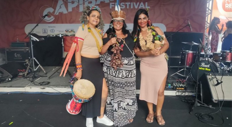 Integrantes do grupo Flores de Jurema Originária durante o Festival Capibaribe