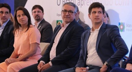 SEMINÁRIO PRIMEIRA INFÂNCIA, QUE CONTOU COM A PRESENÇA DA GOVERNADORA RAQUEL LYRA, PREFEITO DO RECIFE JOÃO CAMPOS, O MINISTRO ALEXANDRE PADILHA ENTRE OUTROS POLÍTICOS.