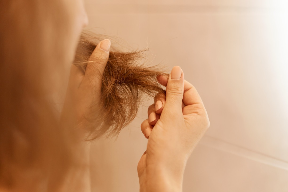 Cabelo não para de cair? Veja 5 dicas infalíveis que ajudam a parar a queda de cabelo