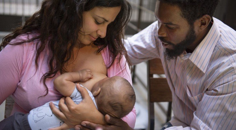 Taxa de início de amamentação foi quase total, 95,4% dos bebês de pais que queriam que eles mamassem no peito