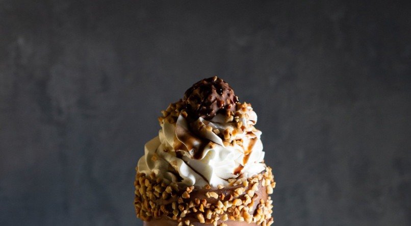 Confira a receita completa de como fazer milkshake de Ovomaltine do Bob's.