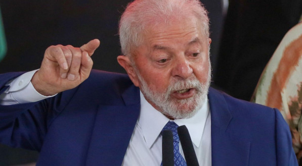 Lula volta de viagem com conflitos para resolver, evento para planejar e ministro para escolher